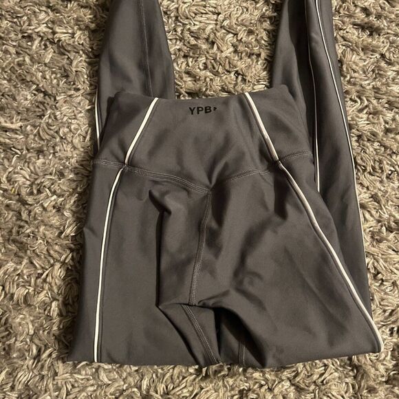 Abercrombie and Fitch YPB grey leggings size xs - Picture 3 of 4